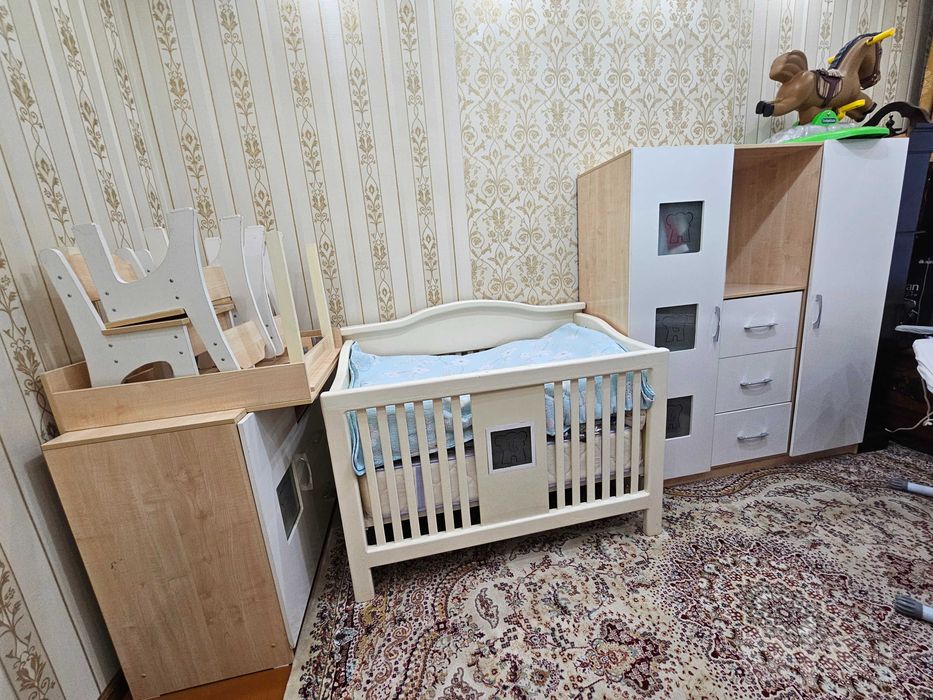 Детская мебель кровать и шкаф