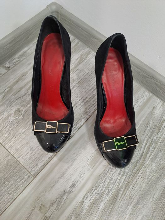 Официални черни дамски обувки на висок ток