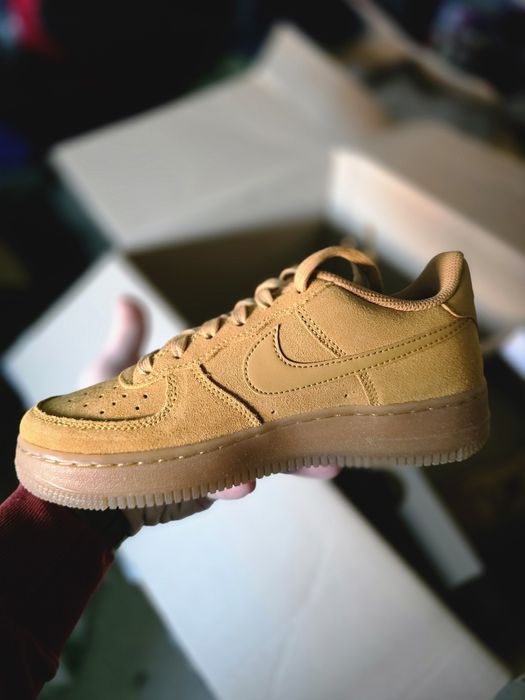 Air Force 1 LV8 Suede!