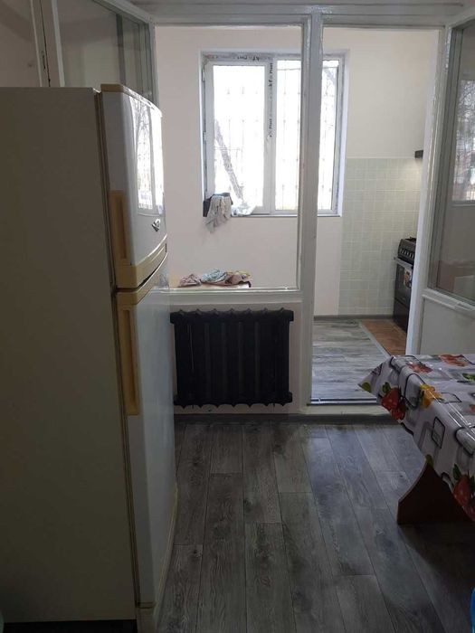 Продам квартиру сергели 8а напротив дехкан базара 2 этаж