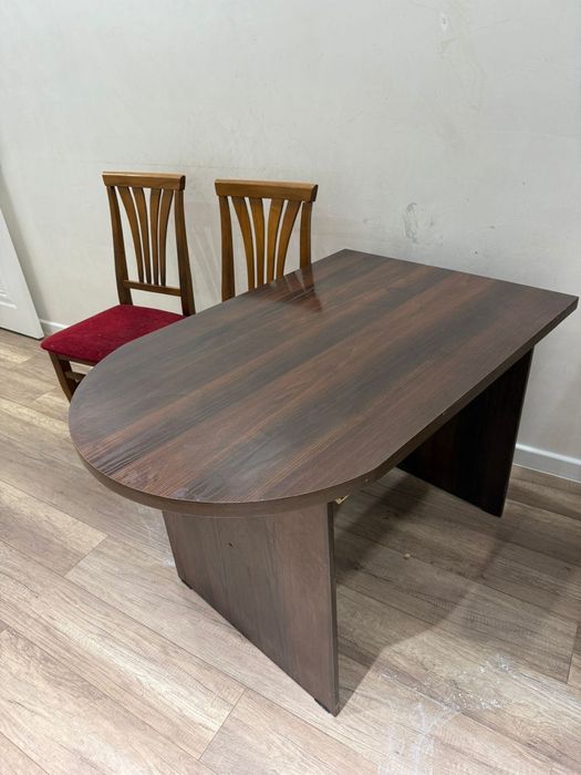 Продам мебель стол и стулья