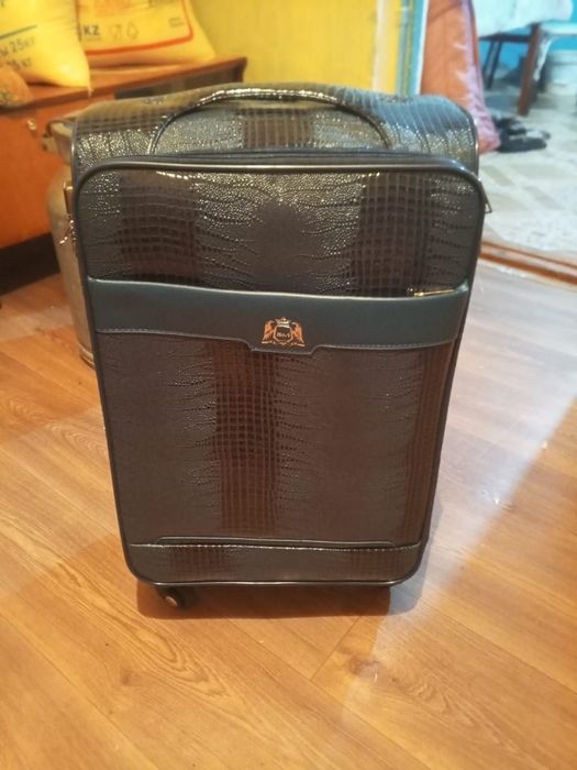 Продам чемодан за 35к