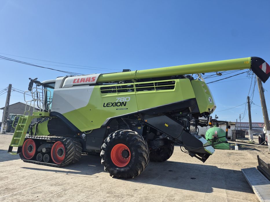 Combină agricolă Claas Lexion 780 TT și secerătoare Claas Vario 1230