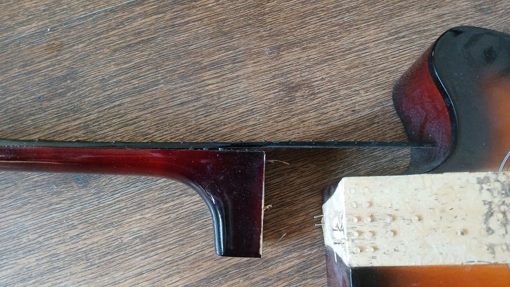 Гитара, требует ремонта