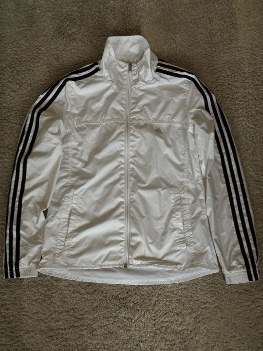 яке тип ветровка Adidas 3 Stripes