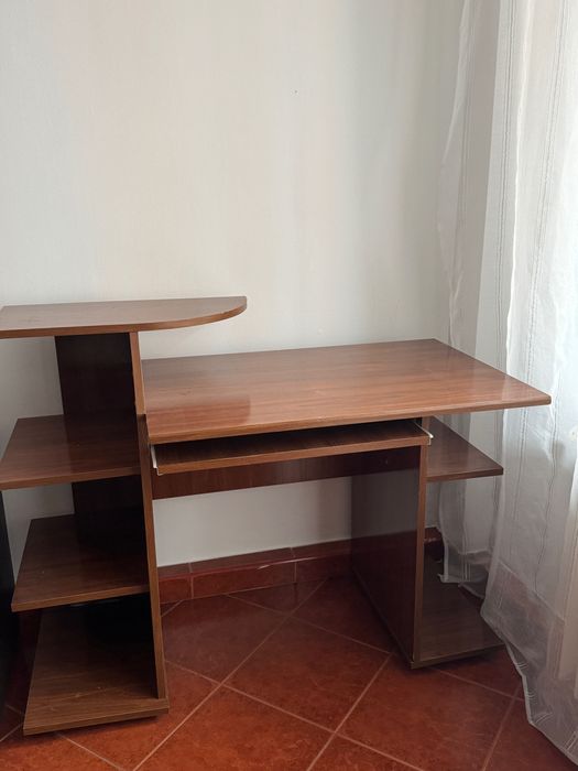 Birou practic din lemn