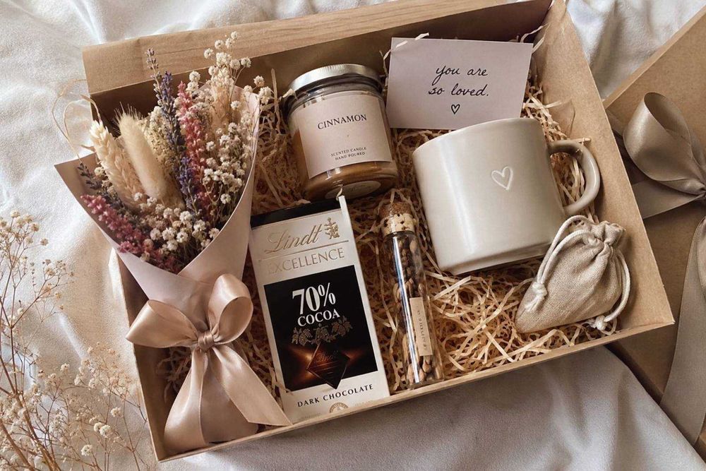 Услуга за изготвяне на подаръчни кутии с малки подаръци (gift boxes)