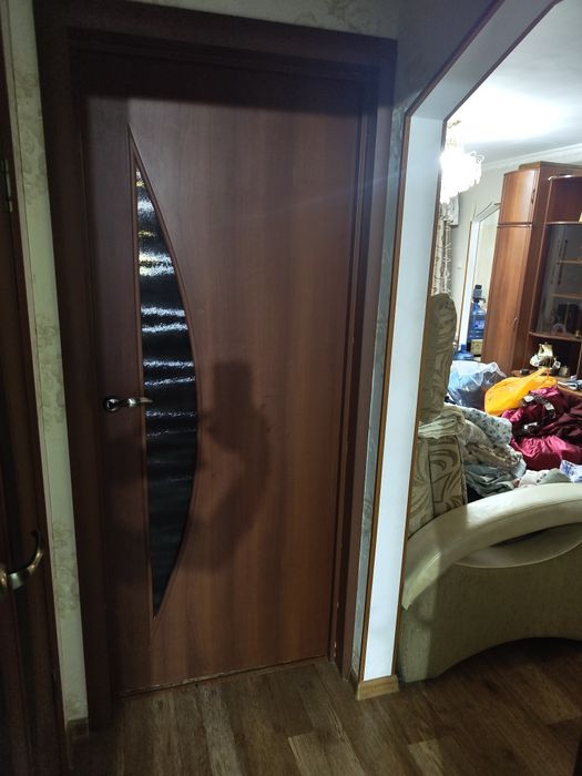 Продам меж комнатные двери 4шт