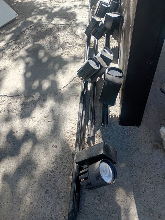 Sistem iluminat pe șină cu spoturi LED