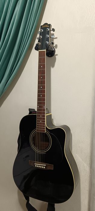 Держатель настенный для гитары