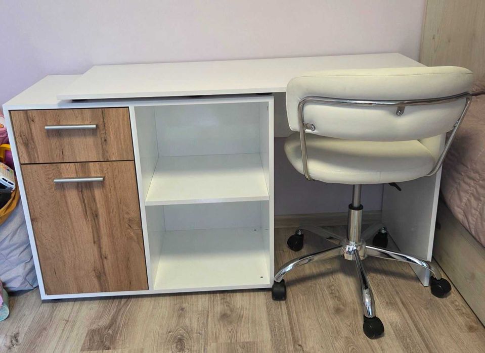 Детско бюро и стол