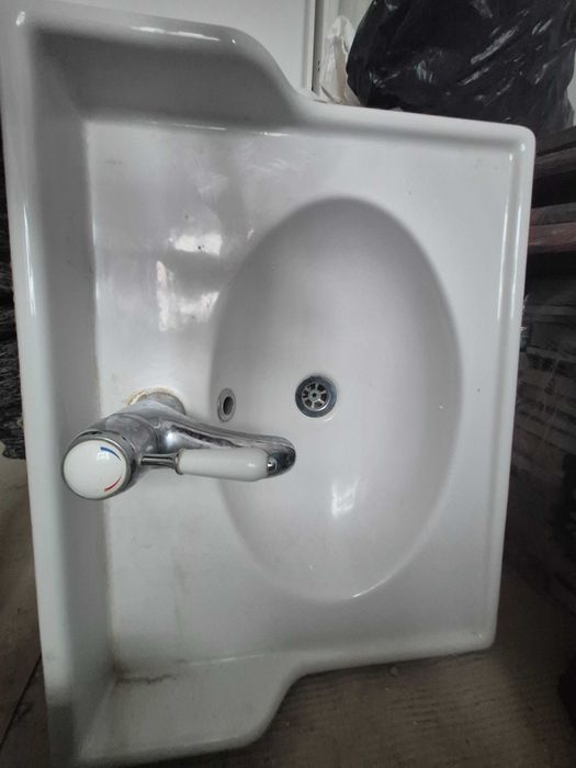 Lavoar 62 cm Rutsjon Ikea cu robinet si scurgere