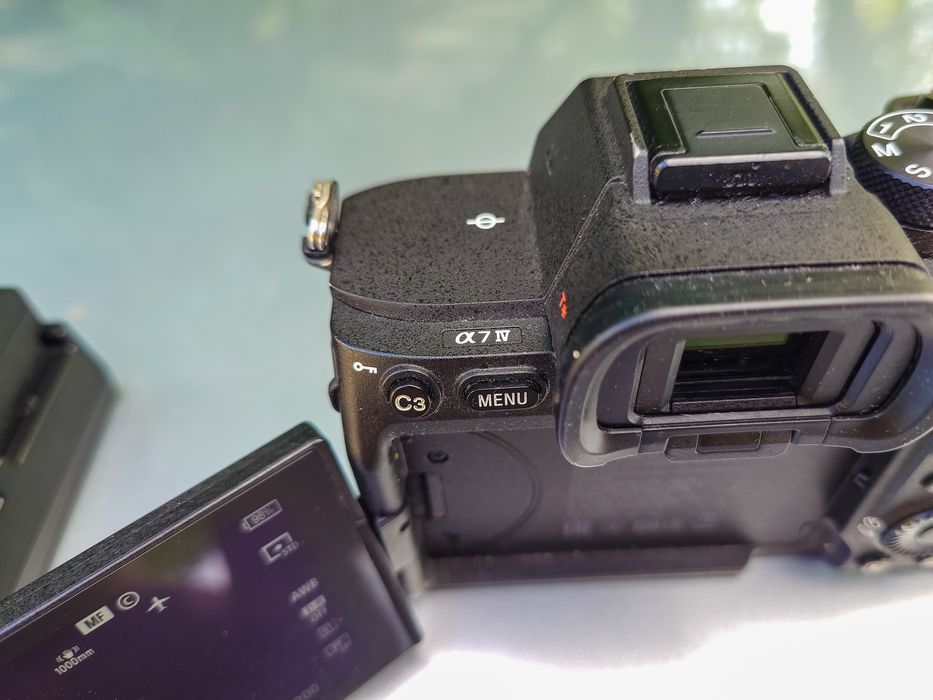 Sony a7IV фотоапарат, с батерии и зарядни