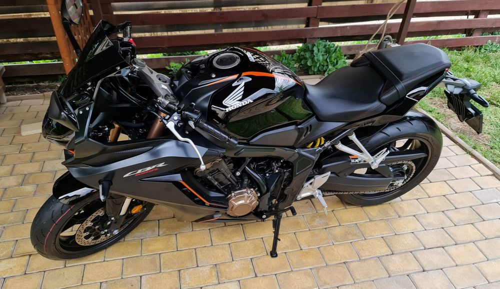 Vand Honda CBR 650R 2023 ca noua  2.600km