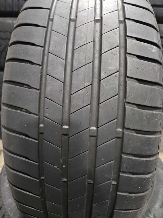 2бр 215/45/17 BRIDGESTONE 6,8мм грайфер дот:4220 - - -