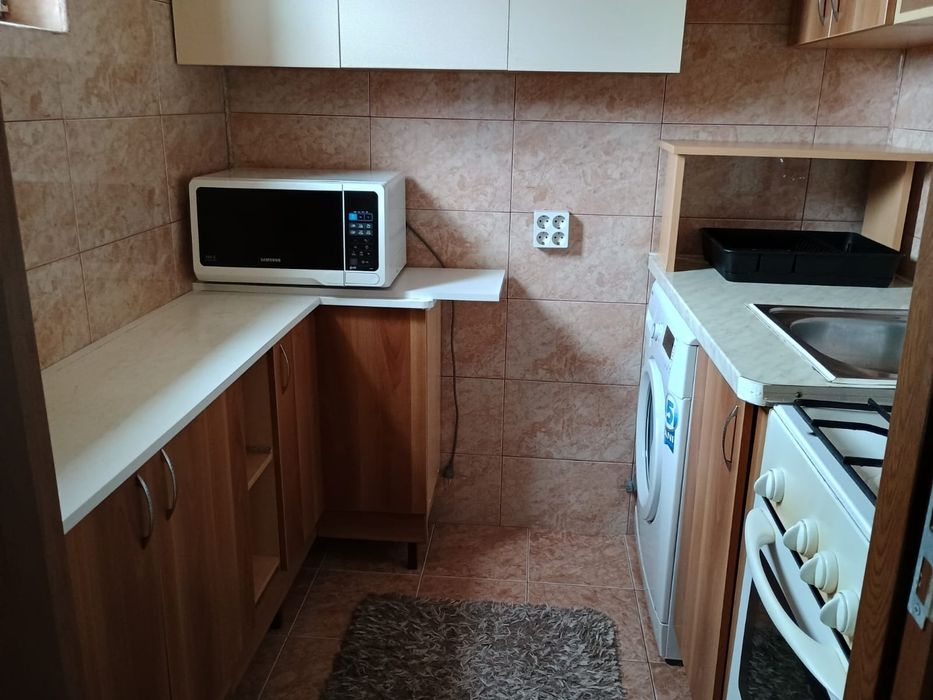 Inchiriez apartament Valea Rosie