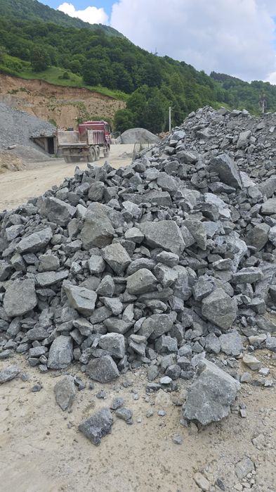 Piatră de munte de diferite tipuri, cu transport inclus. Piatra ornamentala gri si alba
0-4mm
4-8mm
8-16mm
16-25mm
30-60mm
Si bolovani 0-400mm