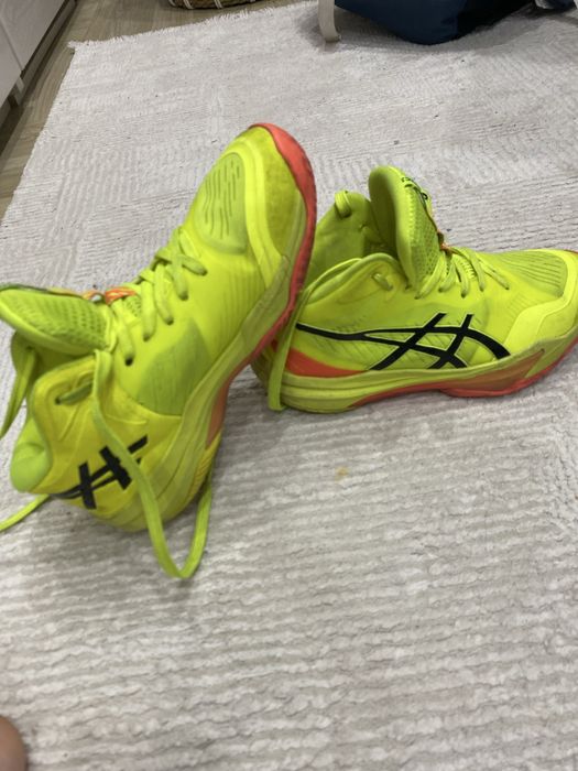 Волейбольные кроссовки ASICS