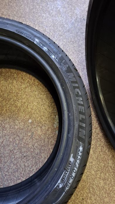 2бр летни гуми Michelin 235 40 19