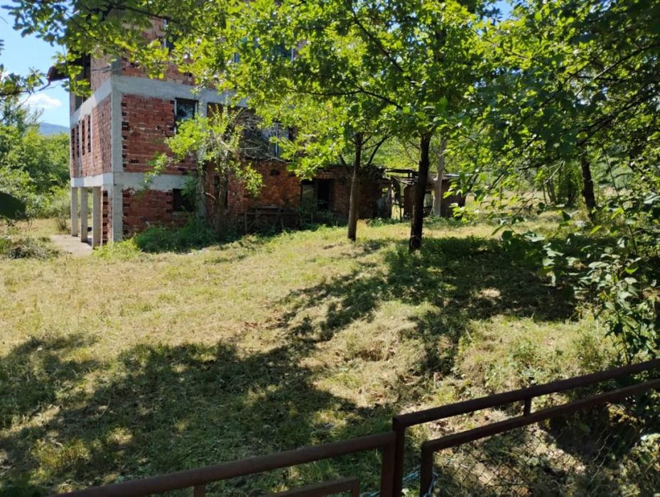 Къща в Ловеч, област-с.Скандалото площ 261 цена 120675