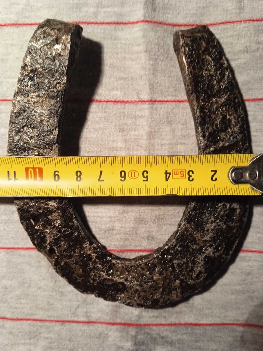 Стари истински ковани подкови за щастие и късмет.