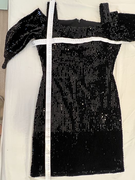 Rochie neagră paiete