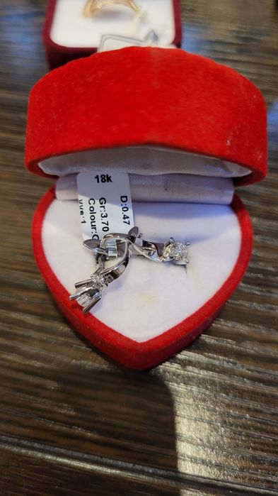 Серьги из белого золота с бриллиантами