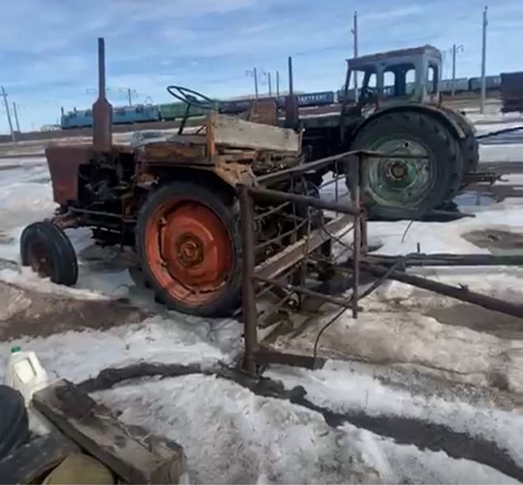 Трактор т-25,Комплект с косилкой,граблями