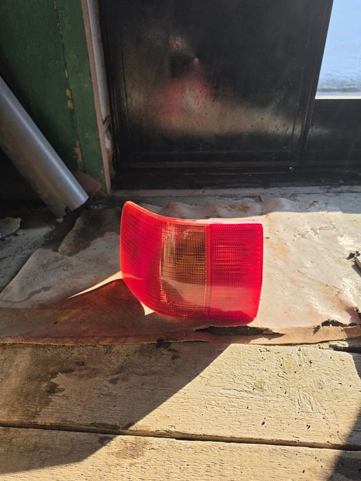 Задние поворотники  Audi 80b3