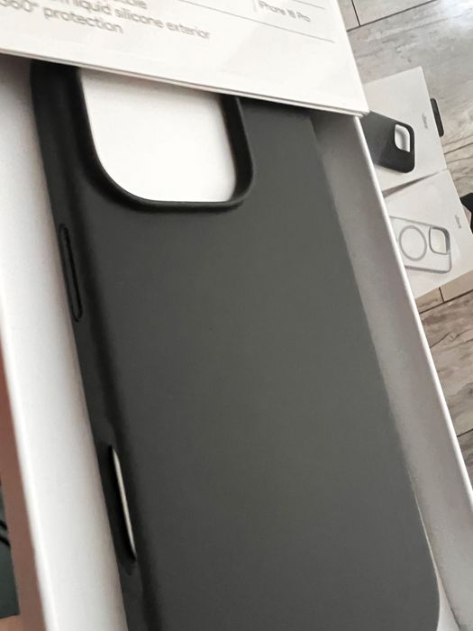 Чехол на iPhone 16Pro