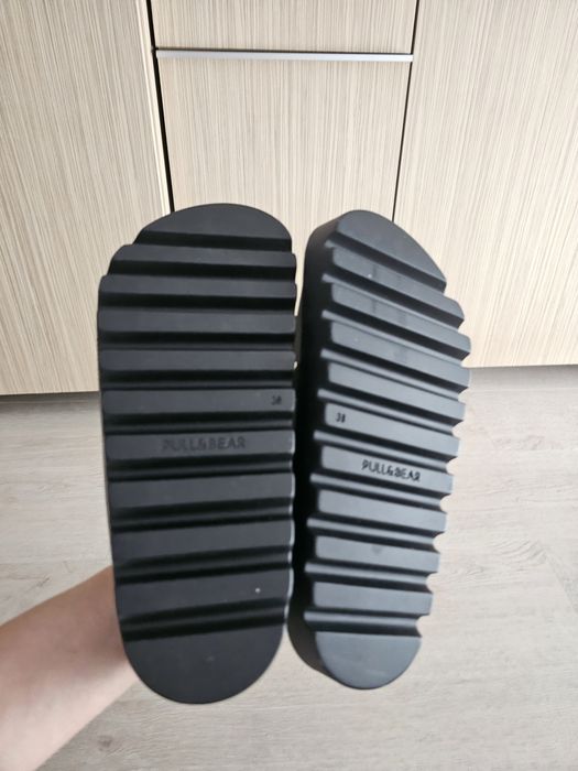 Saboti/slapi/sandale pull and bear marimea 38 noi