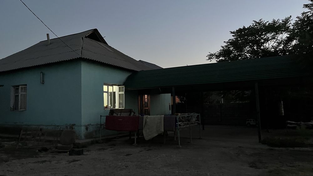 Үй сатылады. Жер үй сатылады