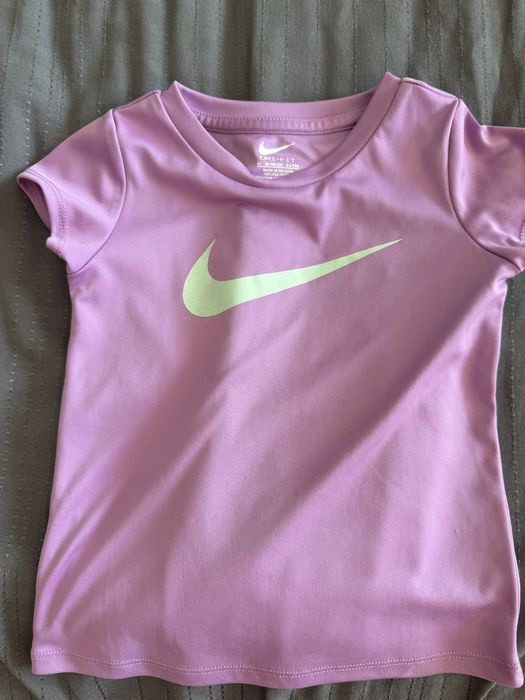 Vand tricou Nike, marimea 3-4 ani