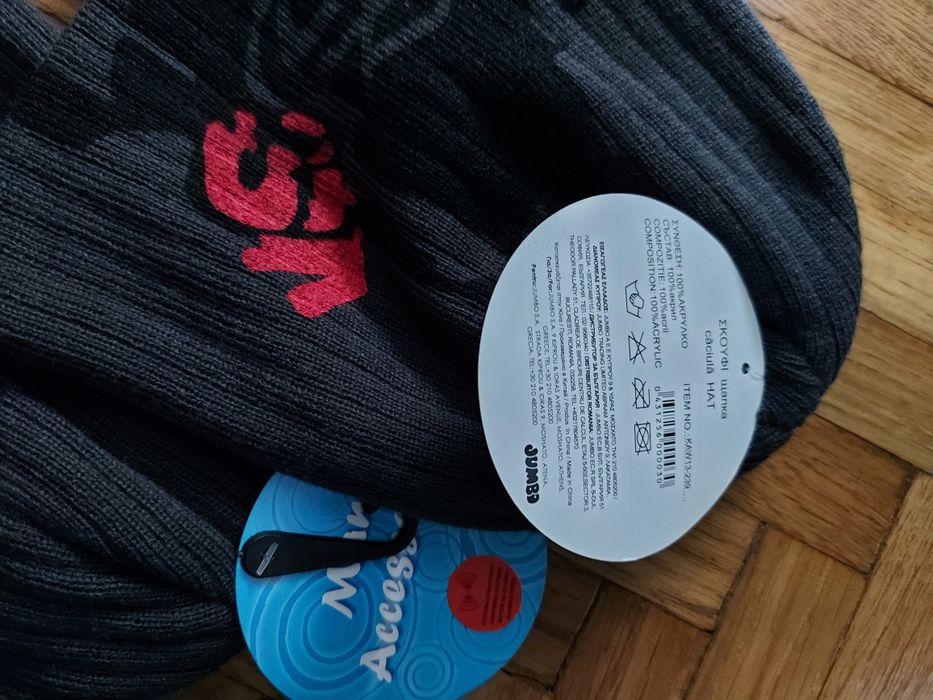 Vând căciuli diverse.