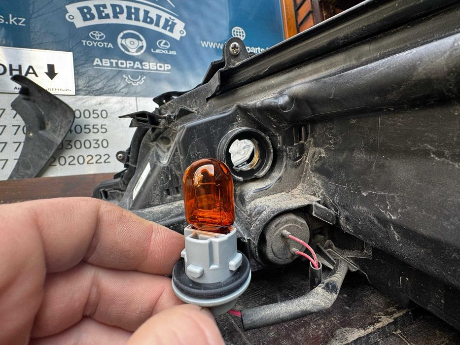 Правая фара Camry 70