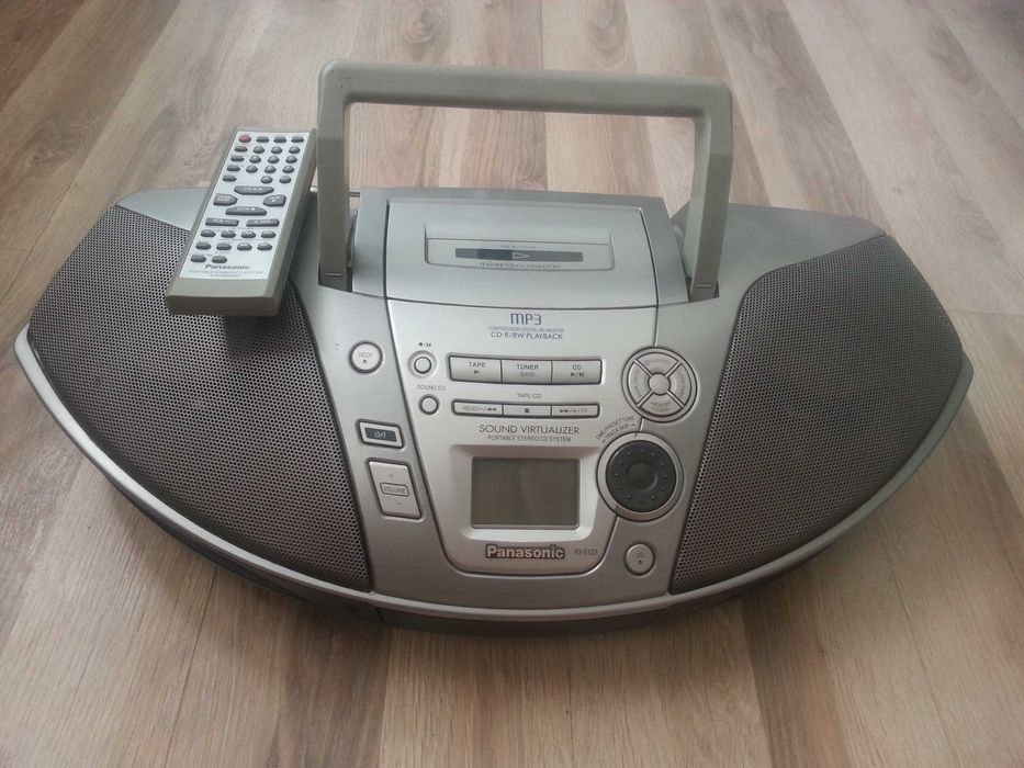 магнитафон Panasonic и колонка блютуз JBL все отлично работает.