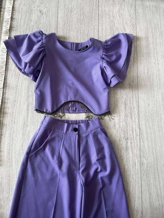 Продам красивый костюм для девочки