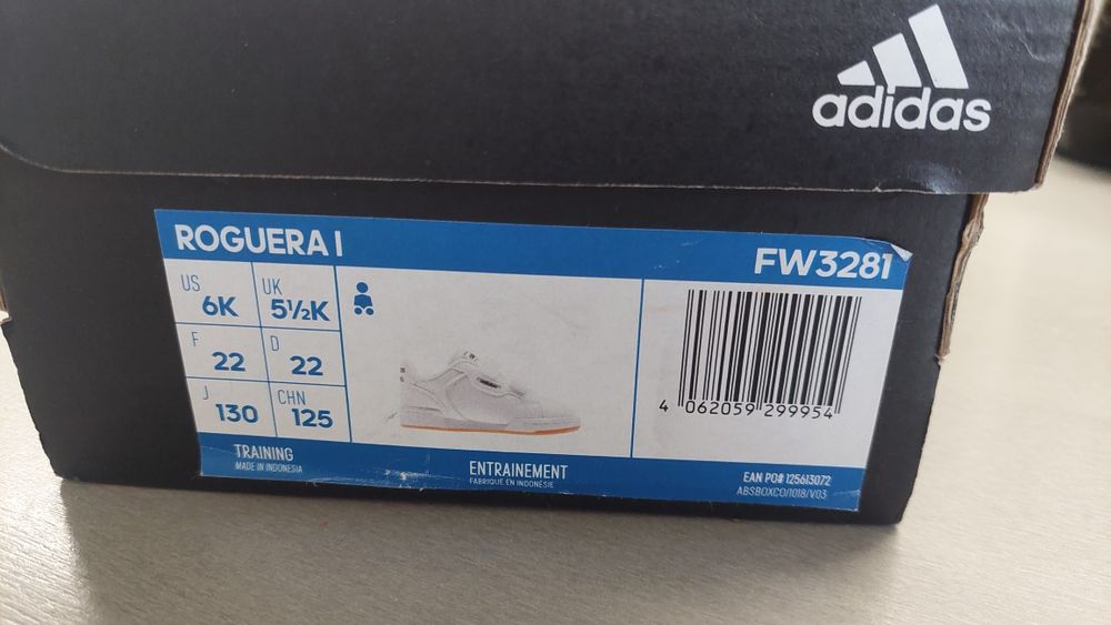 Маратонки Adidas 22 номер