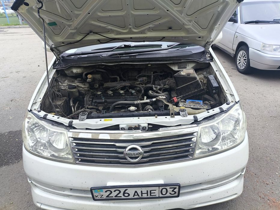 Nissan liberty 2001 года