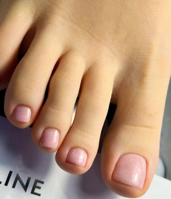 Мастер по маникюру и педикюру.