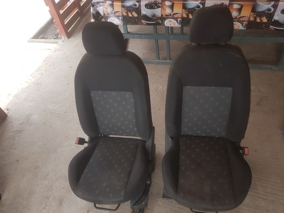 Vând piese ford fiesta 13benzina .2004