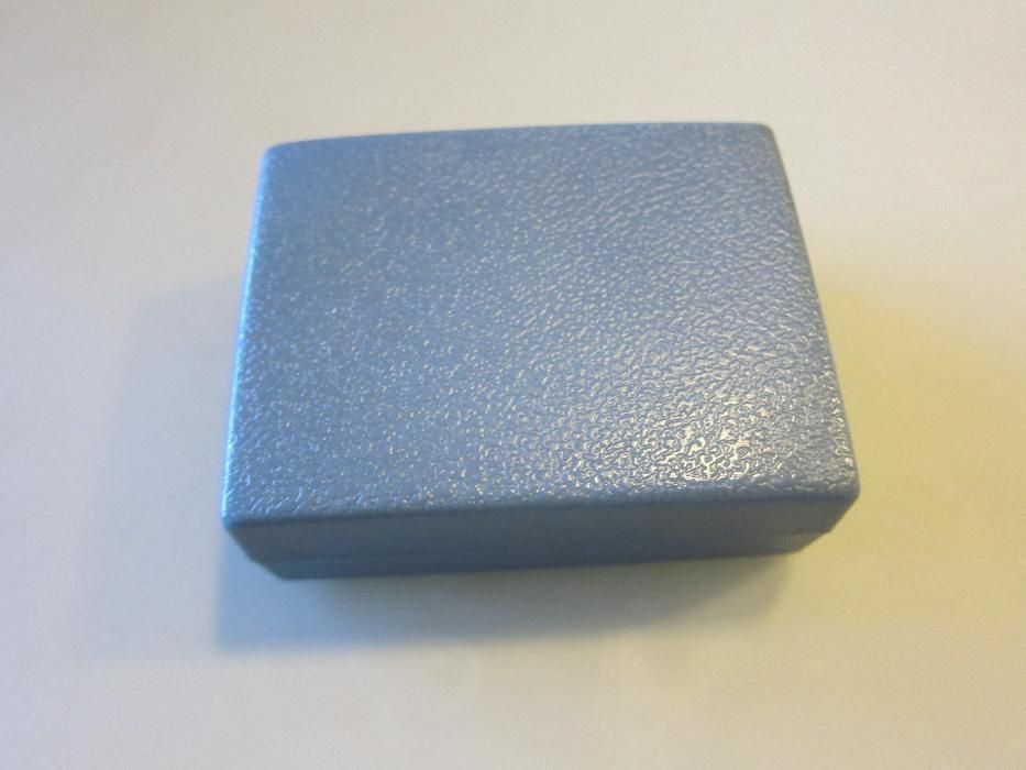 Нови колие и обици в кутийка нови