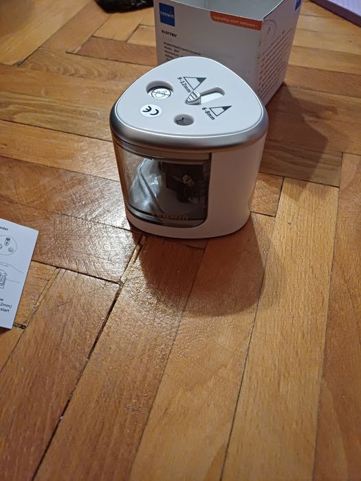 1. Ascutitoare electrica pentru creioane (6-8mm și respectiv 9-12mm)