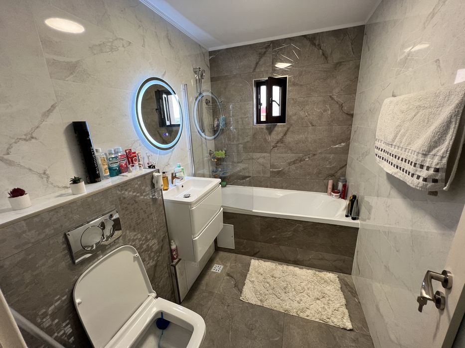 zona h-uri fata in fata cu statia de autobuz !!!