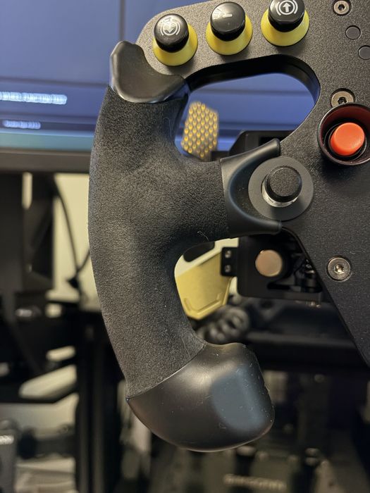 Volan Fanatec Clubsport F1 esports v2 cu advanced paddle module