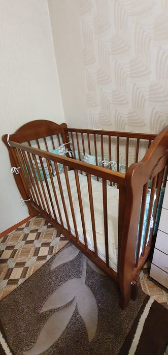 Продам кроватку Мишутка