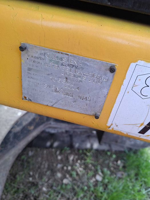 Excavator JCB JS 200 pe șenile, an 2004 – funcțional – 15.500 €