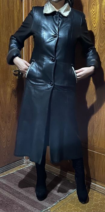 Продается жен. плащ из натуральной кожи с мехом, утепленный. ДЕШЕВО!