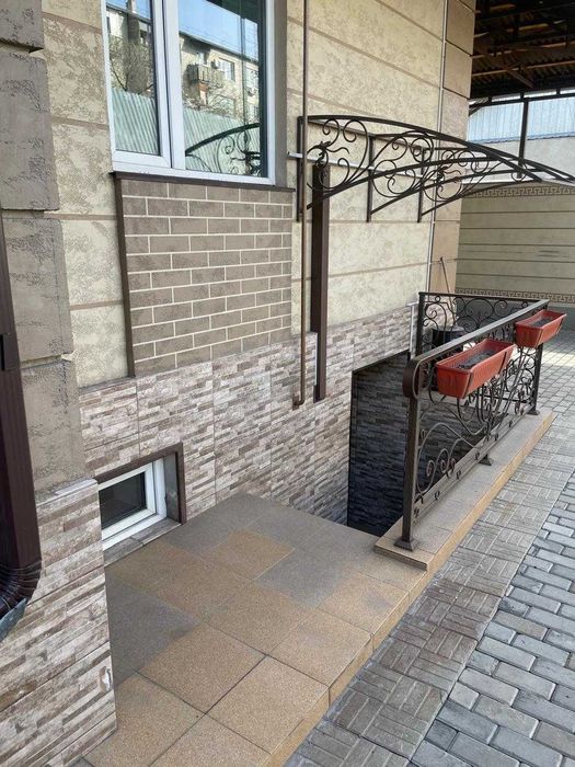 Продам 6 комнатный Дом Аян империя