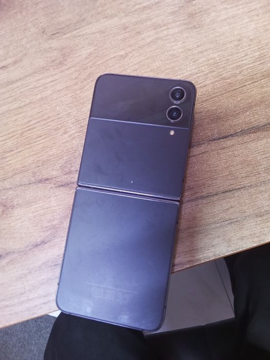 Самсунг Galaxy z Flip4